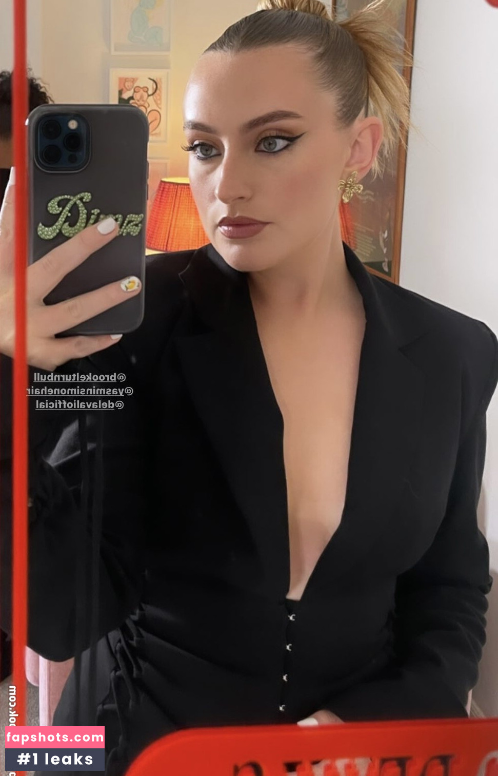 Amelia Dimoldenberg gallery photo #218