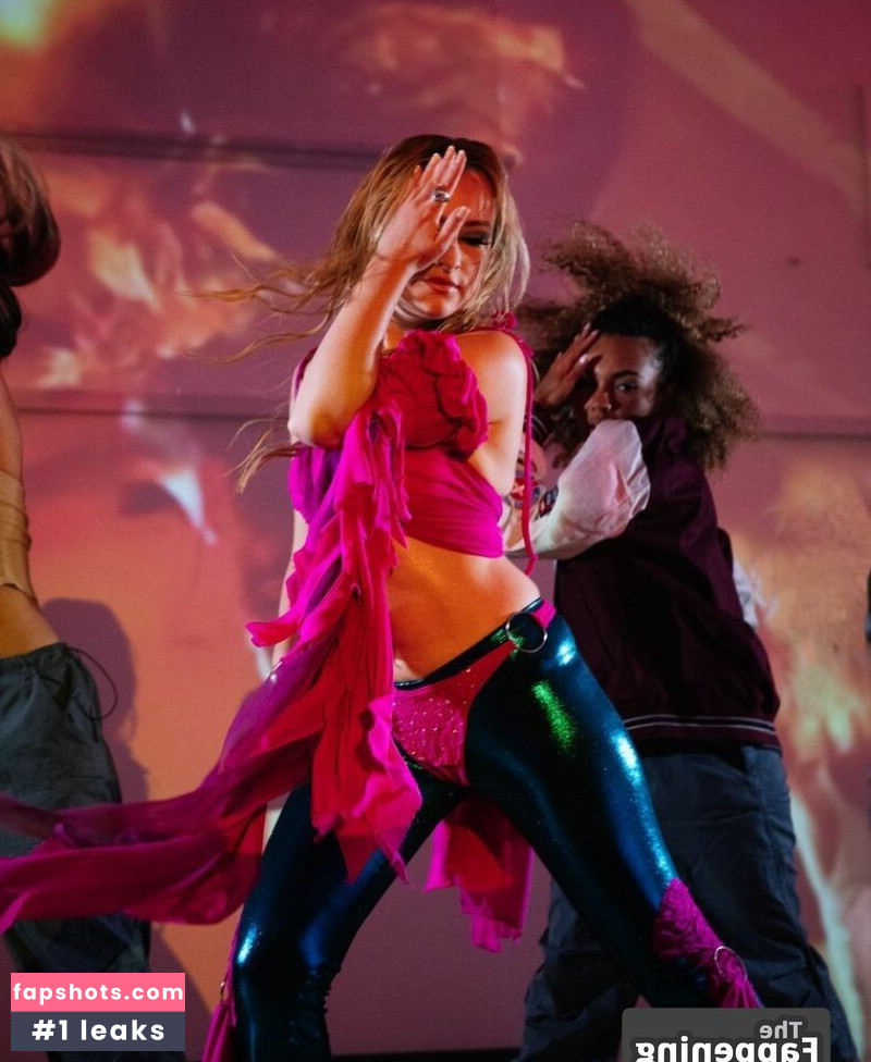 Amelia Dimoldenberg gallery photo #42