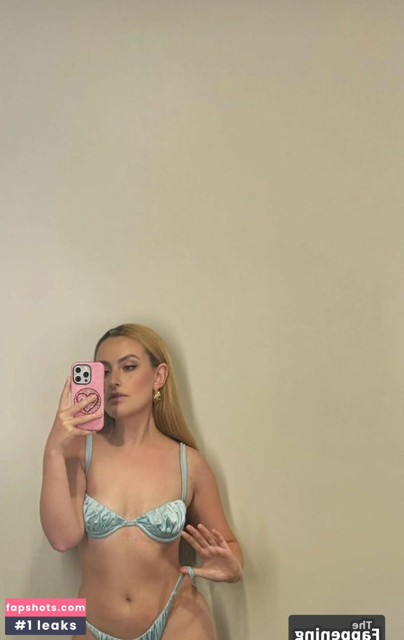 Amelia Dimoldenberg gallery photo #60