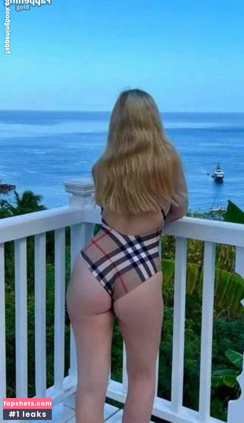 Amelia Dimoldenberg gallery photo #70