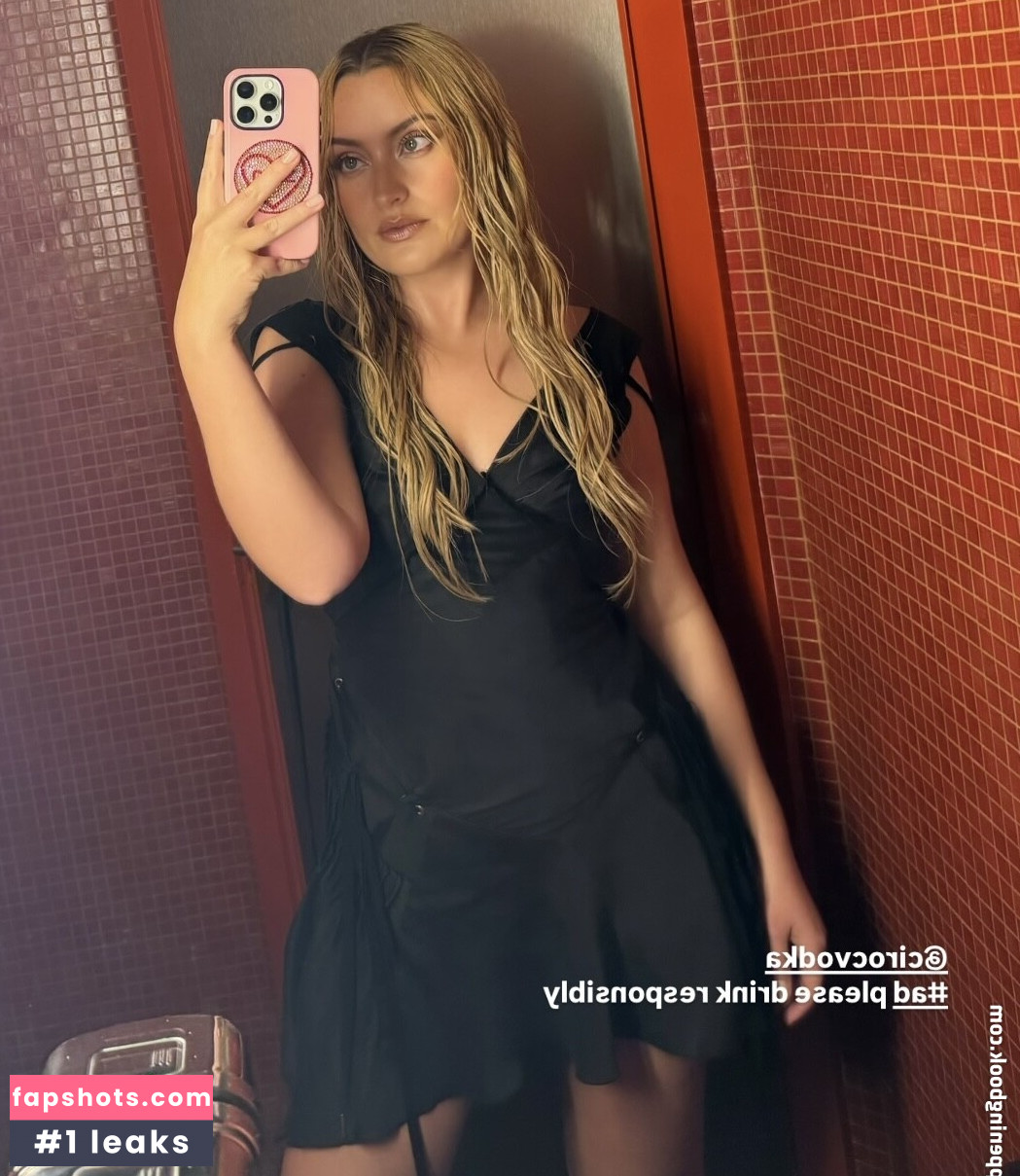 Amelia Dimoldenberg gallery photo #75