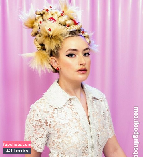 Amelia Dimoldenberg gallery photo #88