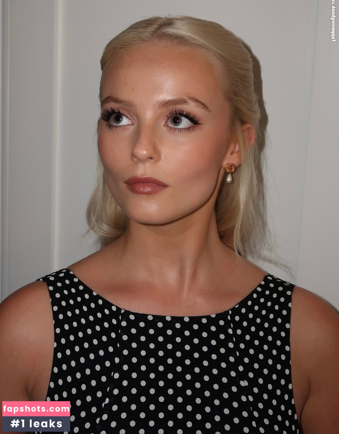 Amelia Eve Gibson gallery photo #11