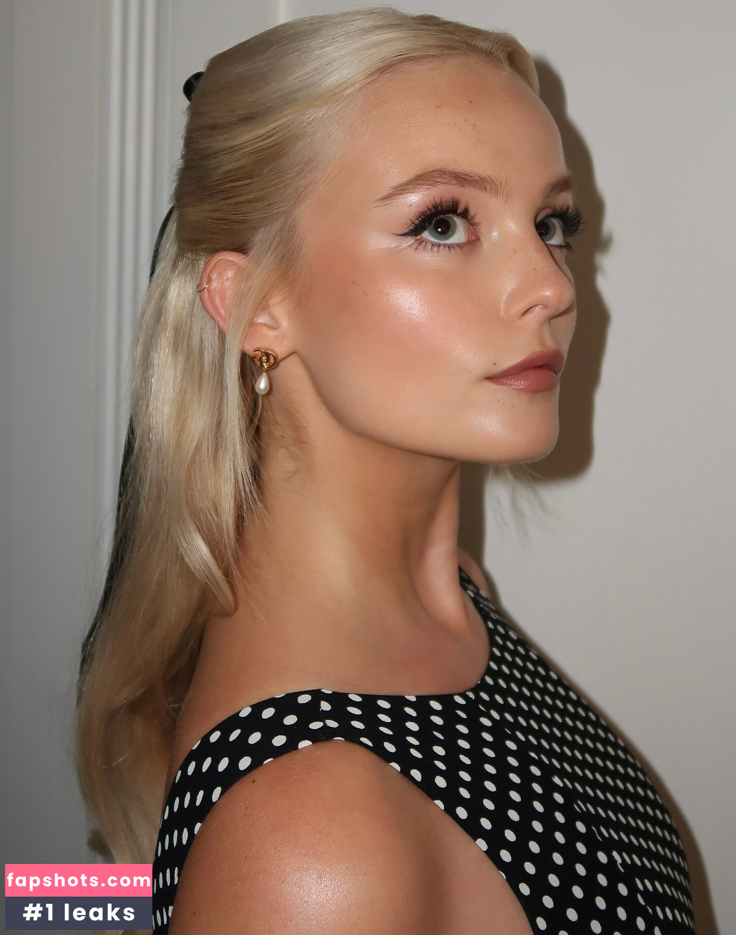 Amelia Eve Gibson gallery photo #12