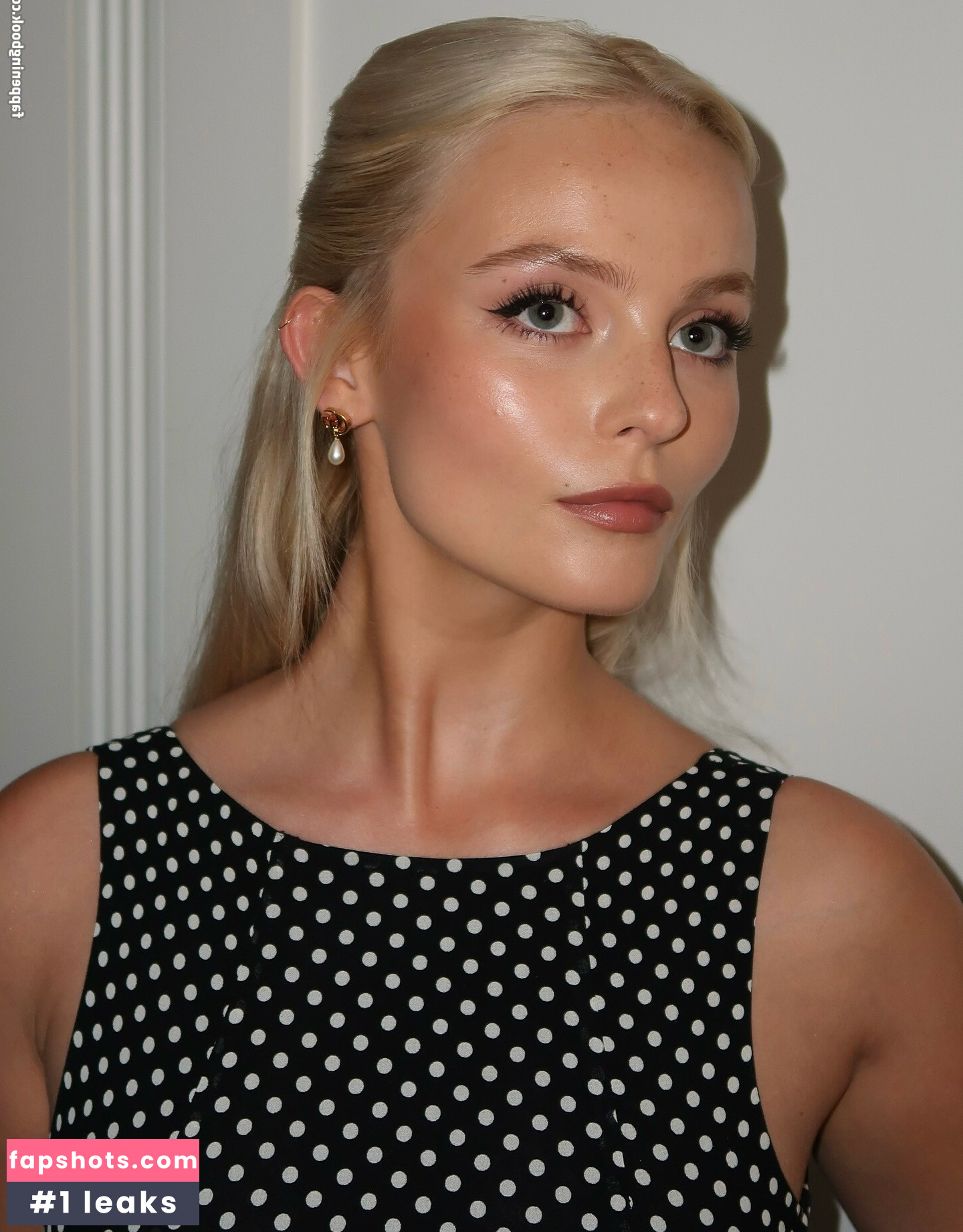 Amelia Eve Gibson gallery photo #18