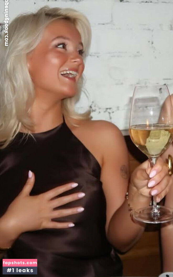 Amelia Eve Gibson gallery photo #25