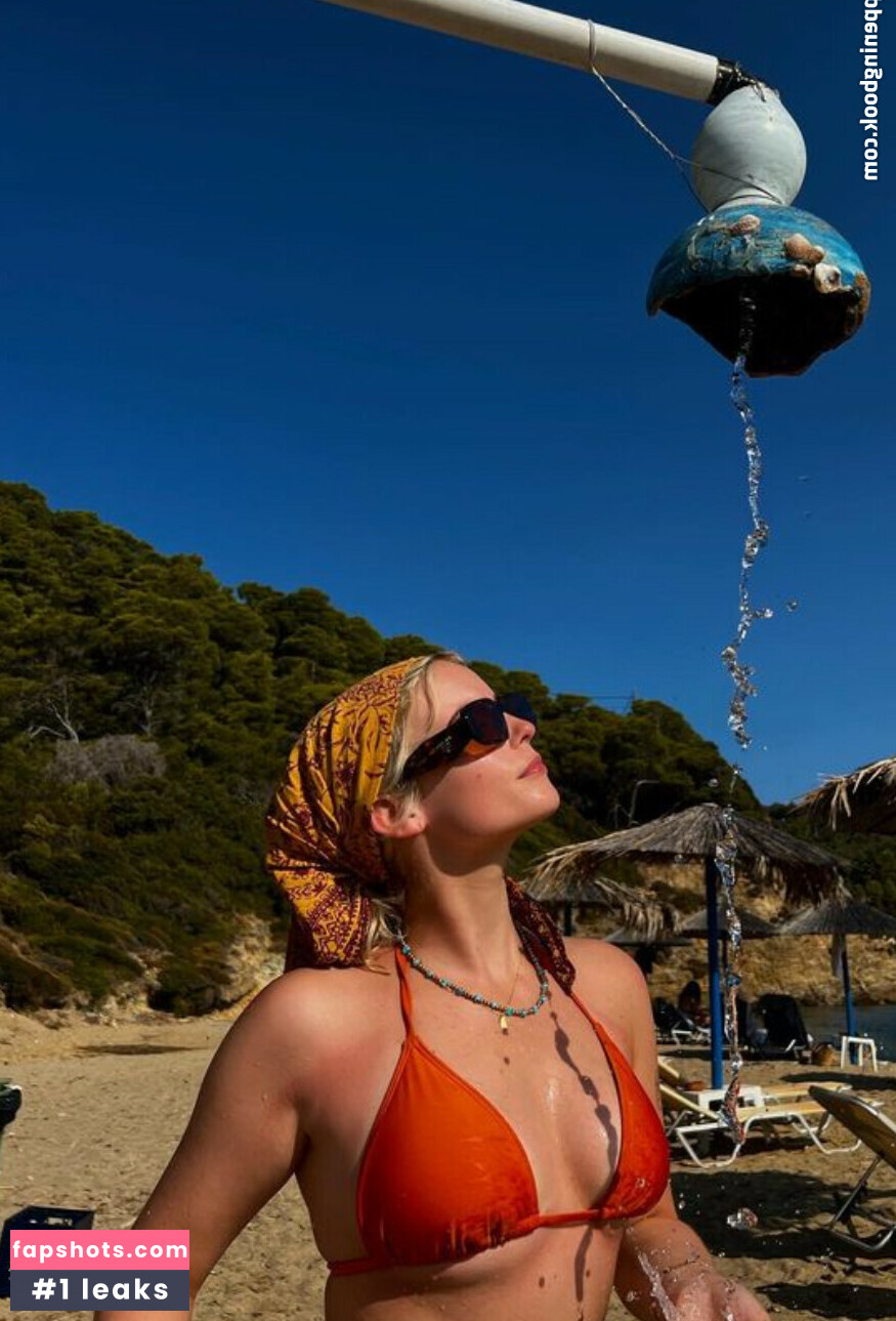 Amelia Eve Gibson gallery photo #68