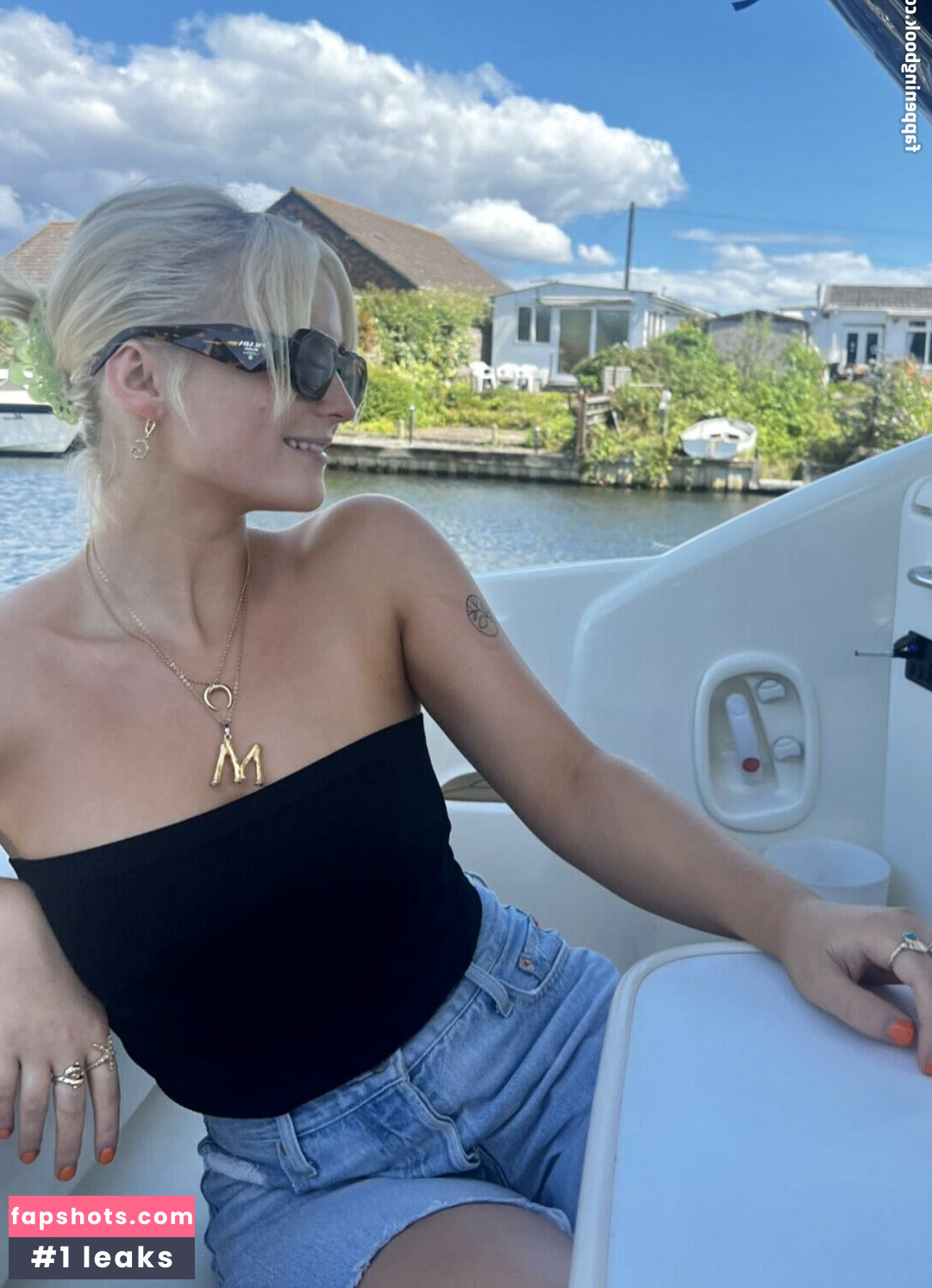 Amelia Eve Gibson gallery photo #73