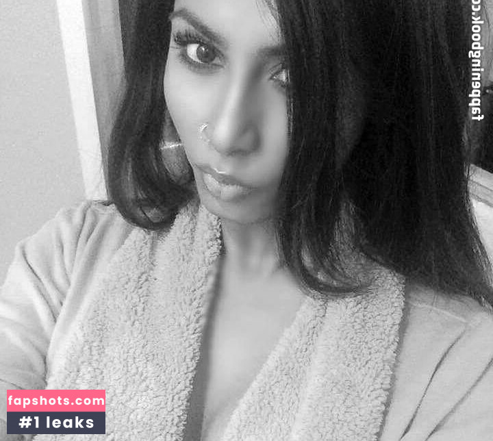 Amelia Maltepe gallery photo #22