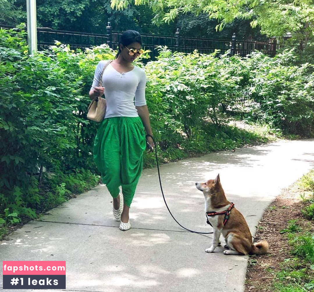 Amelia Maltepe gallery photo #28