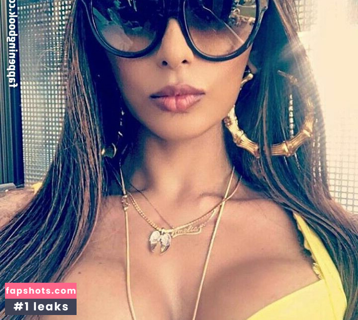 Amelia Maltepe gallery photo #35