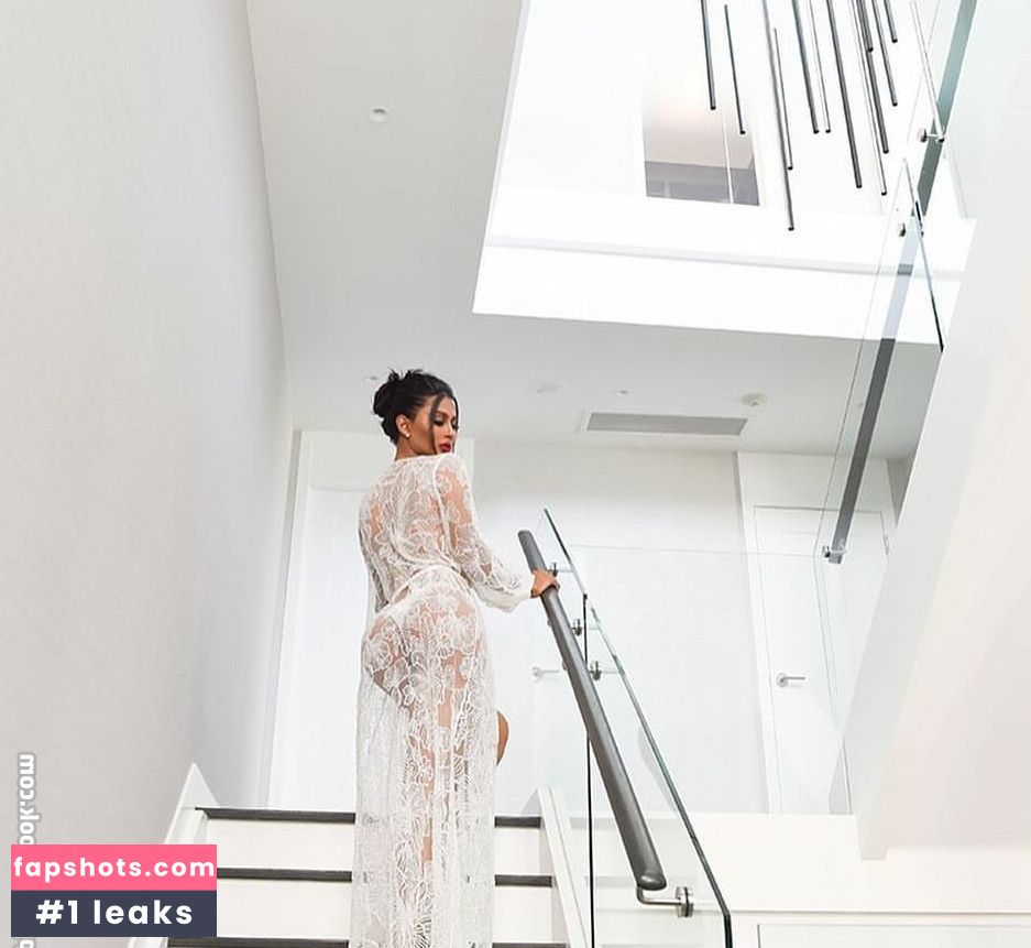 Amelia Maltepe gallery photo #36