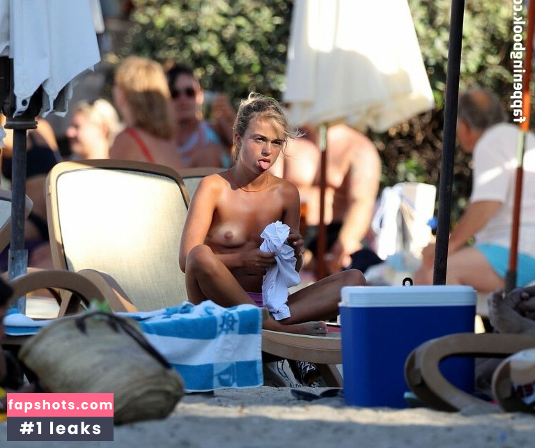 Amelia Windsor Nude Leaks OnlyFans Photos #3 - LeakJerk