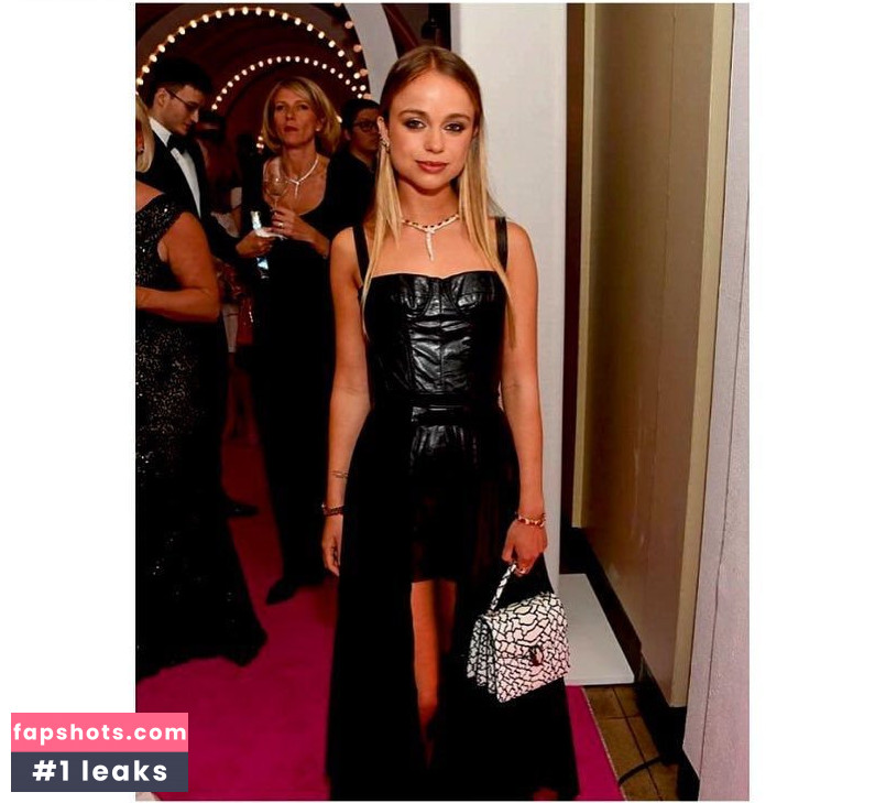 Amelia Windsor Nude Leaks OnlyFans Photos #97 - LeakJerk