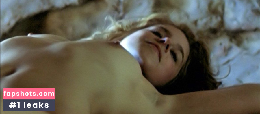 Amelie Kiefer gallery photo #22