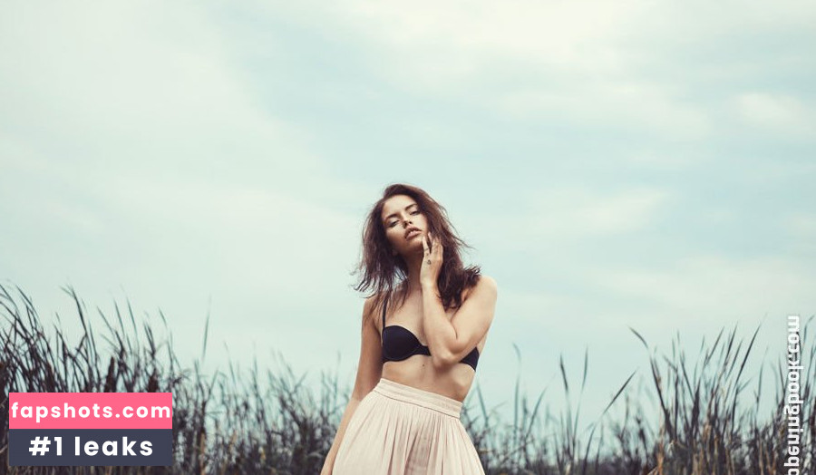 Amelie Lamarche gallery photo #11