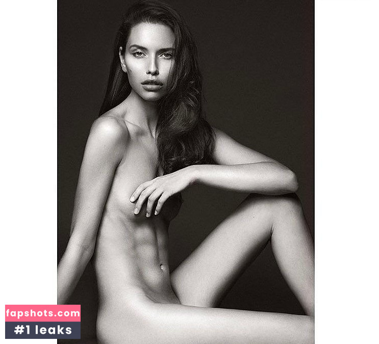 Amelie Lamarche gallery photo #12