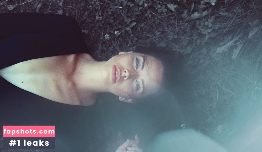 Amelie Lamarche gallery photo #13