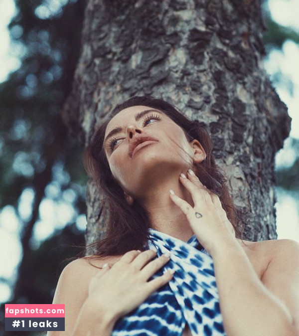 Amelie Lamarche gallery photo #15