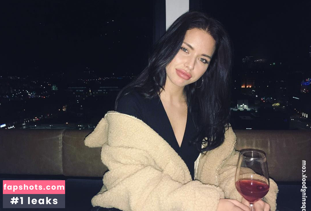 Amelie Lamarche gallery photo #17