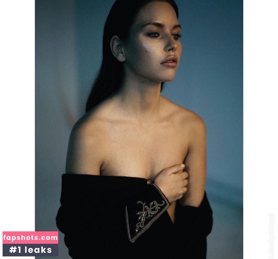 Amelie Lamarche gallery photo #18