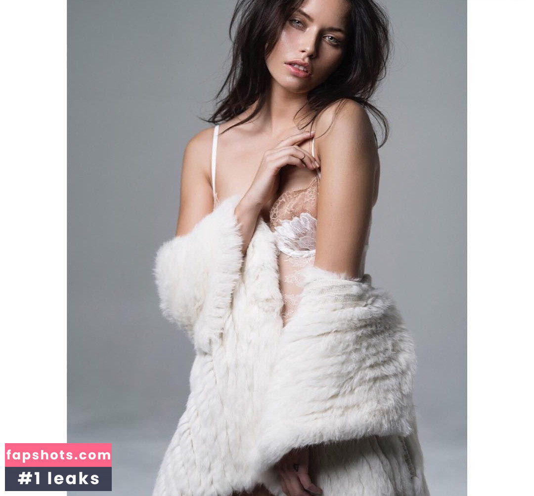 Amelie Lamarche gallery photo #19