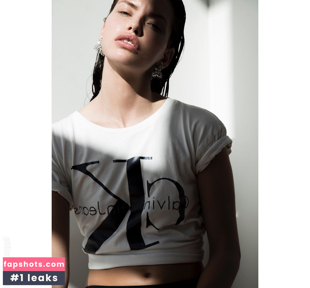 Amelie Lamarche gallery photo #20