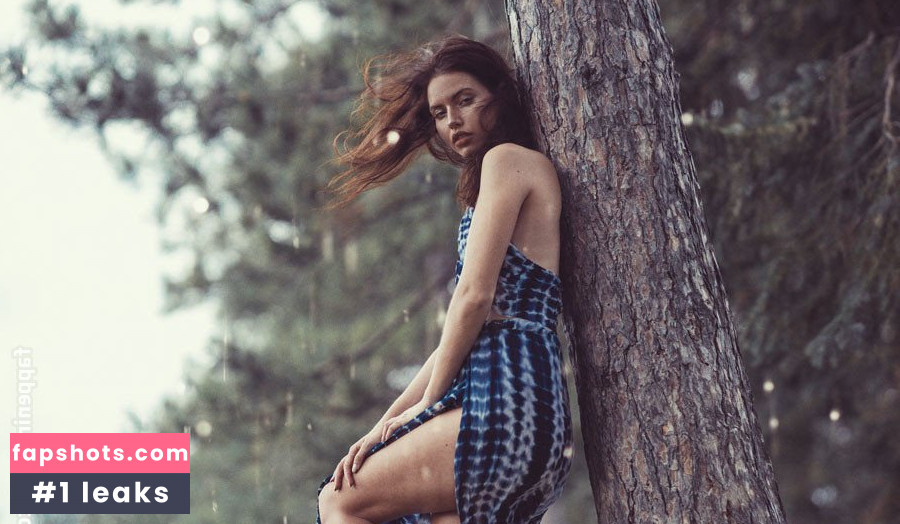 Amelie Lamarche gallery photo #24