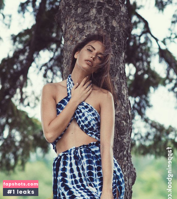 Amelie Lamarche gallery photo #27