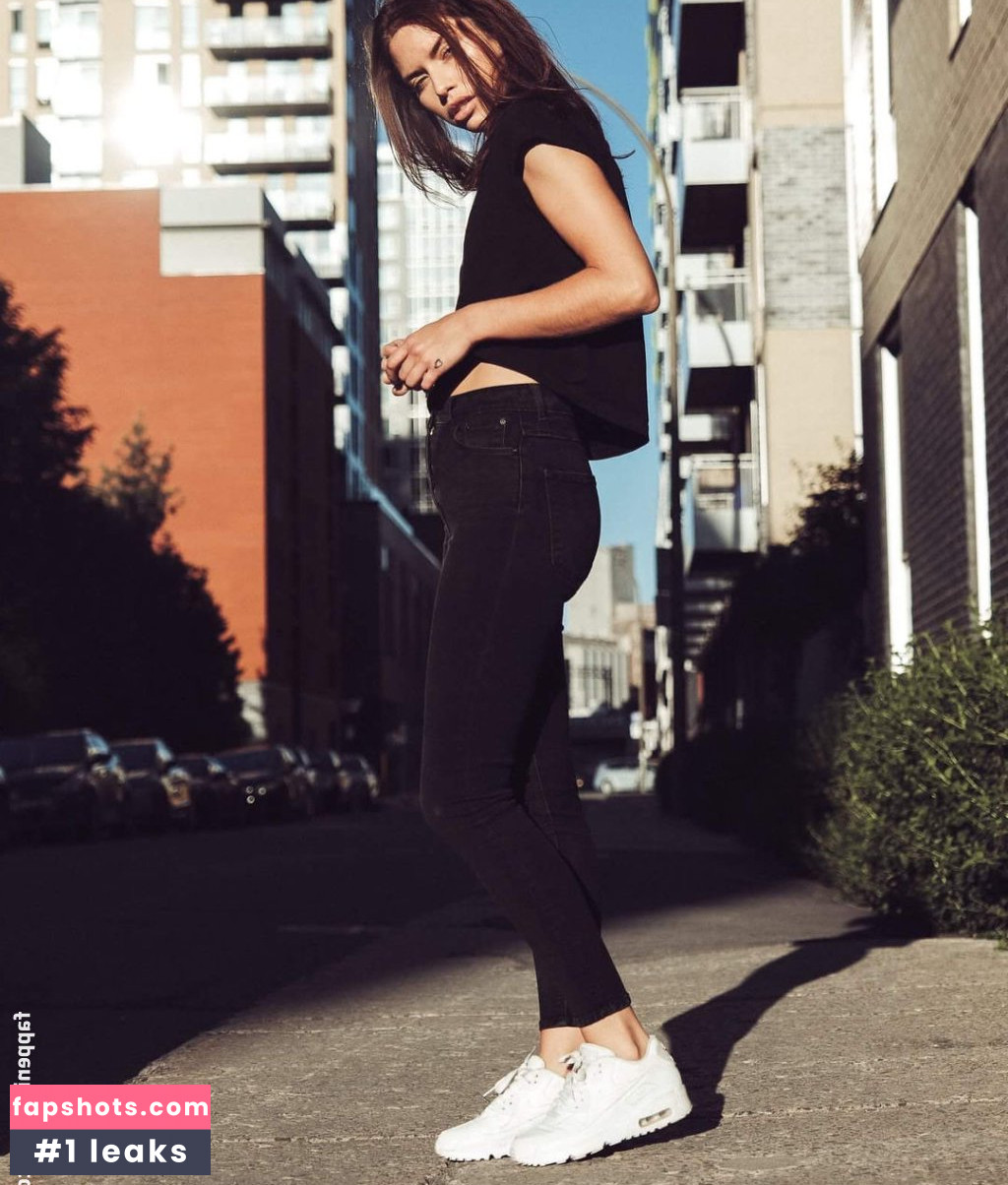 Amelie Lamarche gallery photo #50