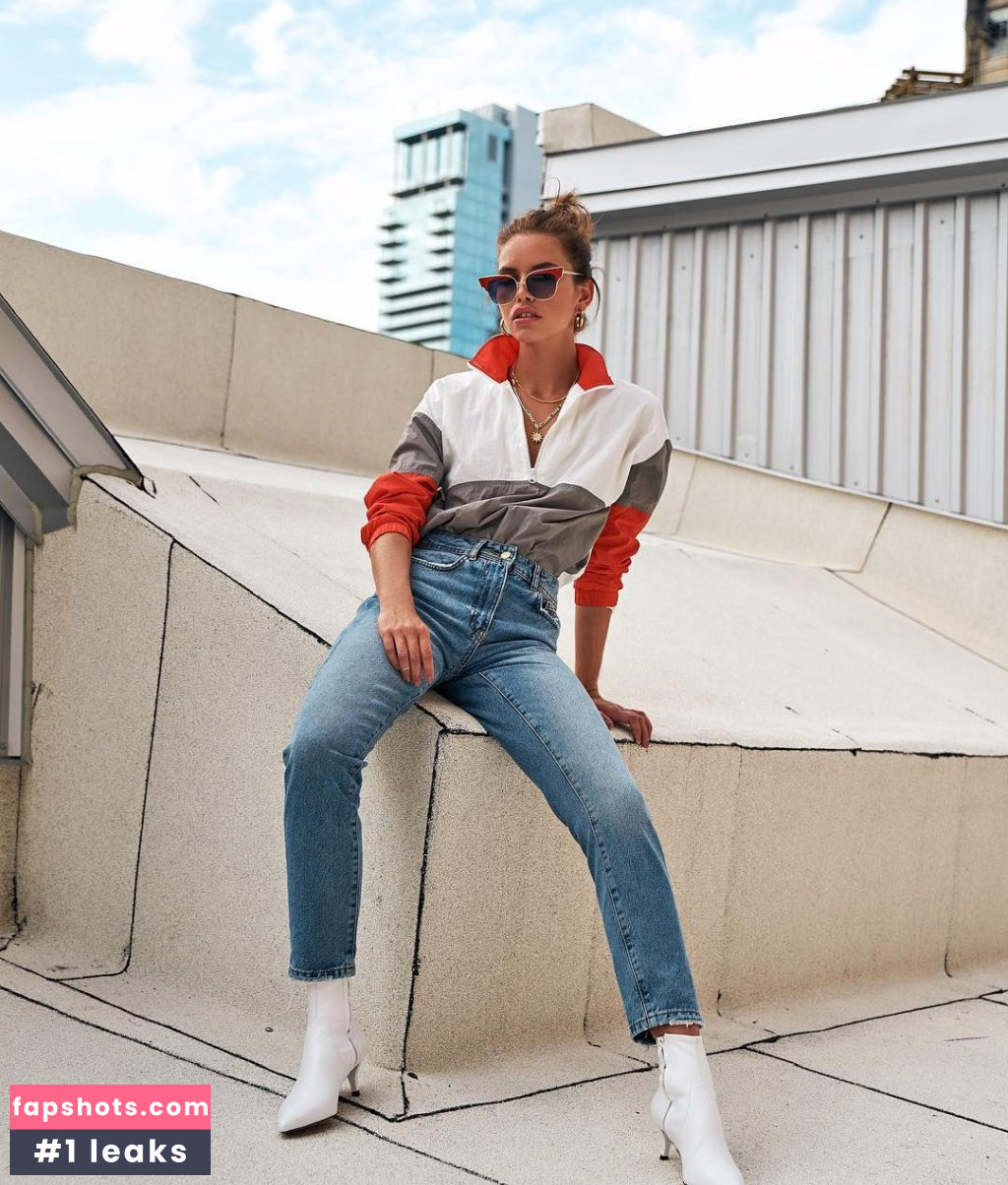 Amelie Lamarche gallery photo #54