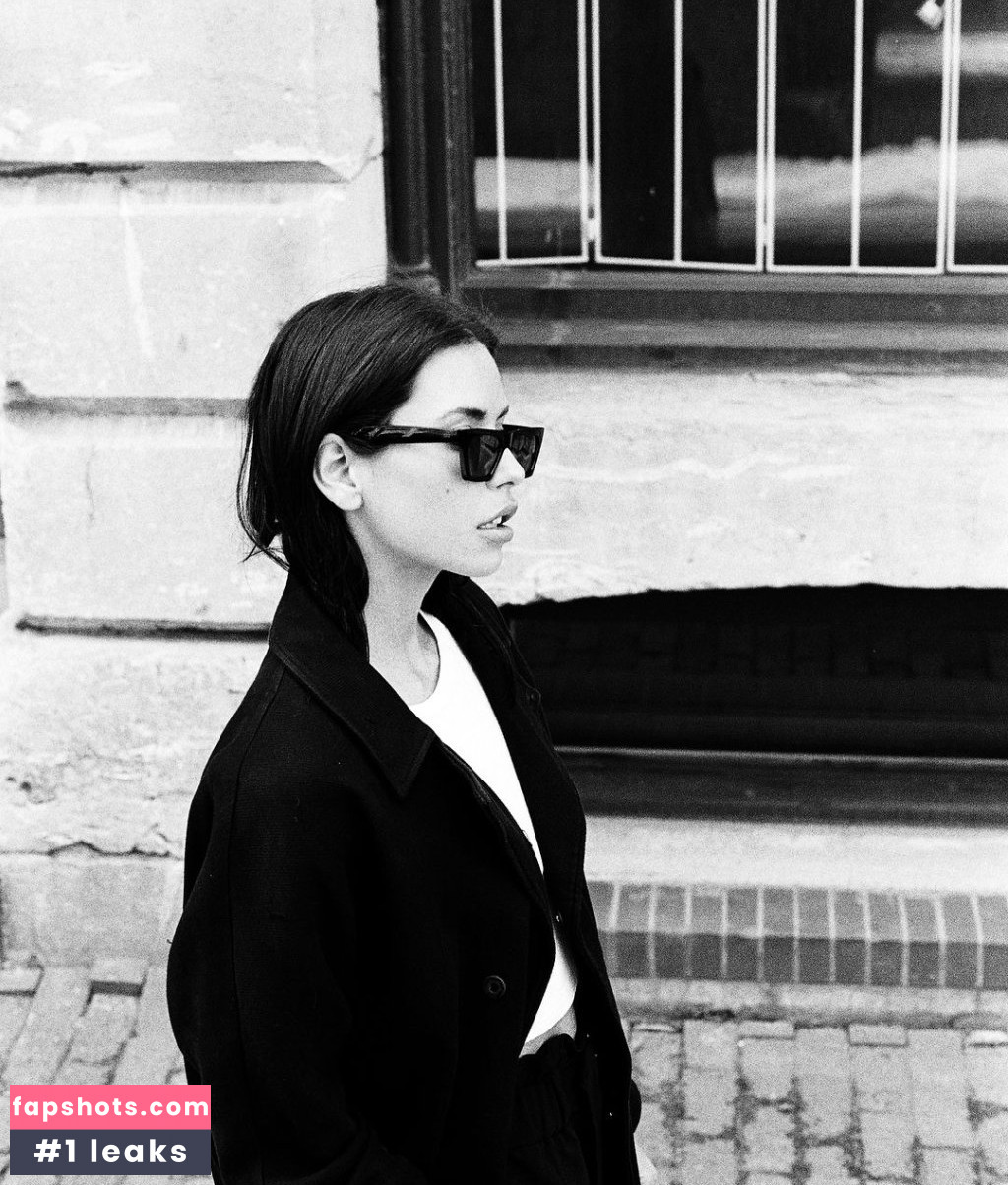 Amelie Lamarche gallery photo #55