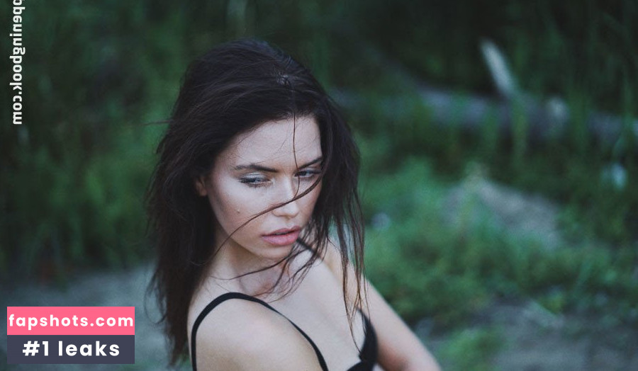 Amelie Lamarche gallery photo #9