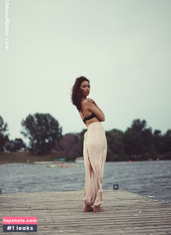 Amelie Lamarche gallery photo #10