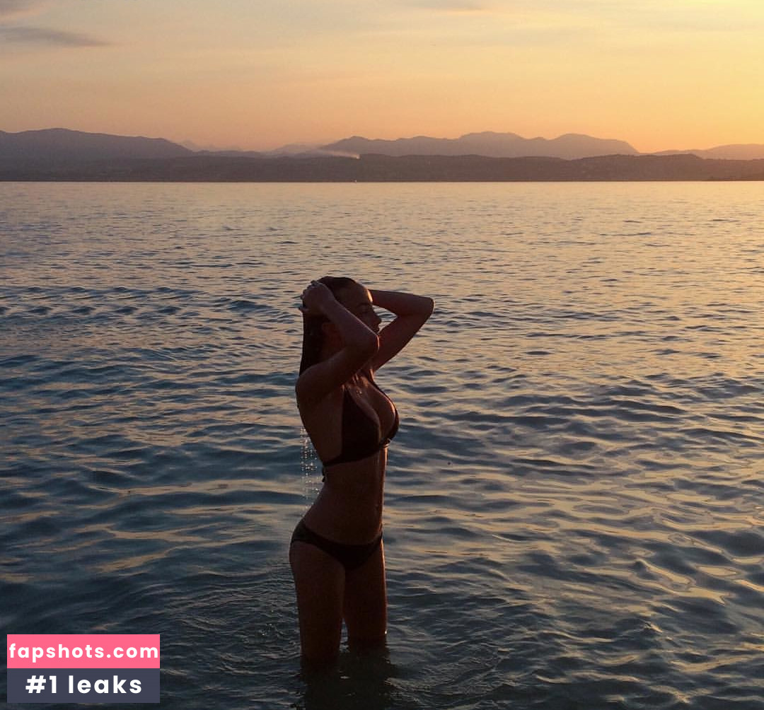 Amelie Manzoli gallery photo #193