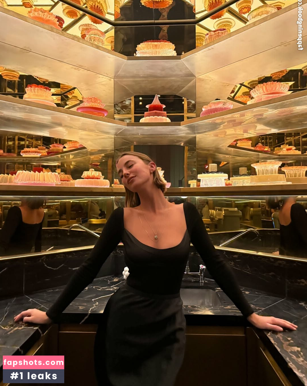 Amelie Manzoli gallery photo #3