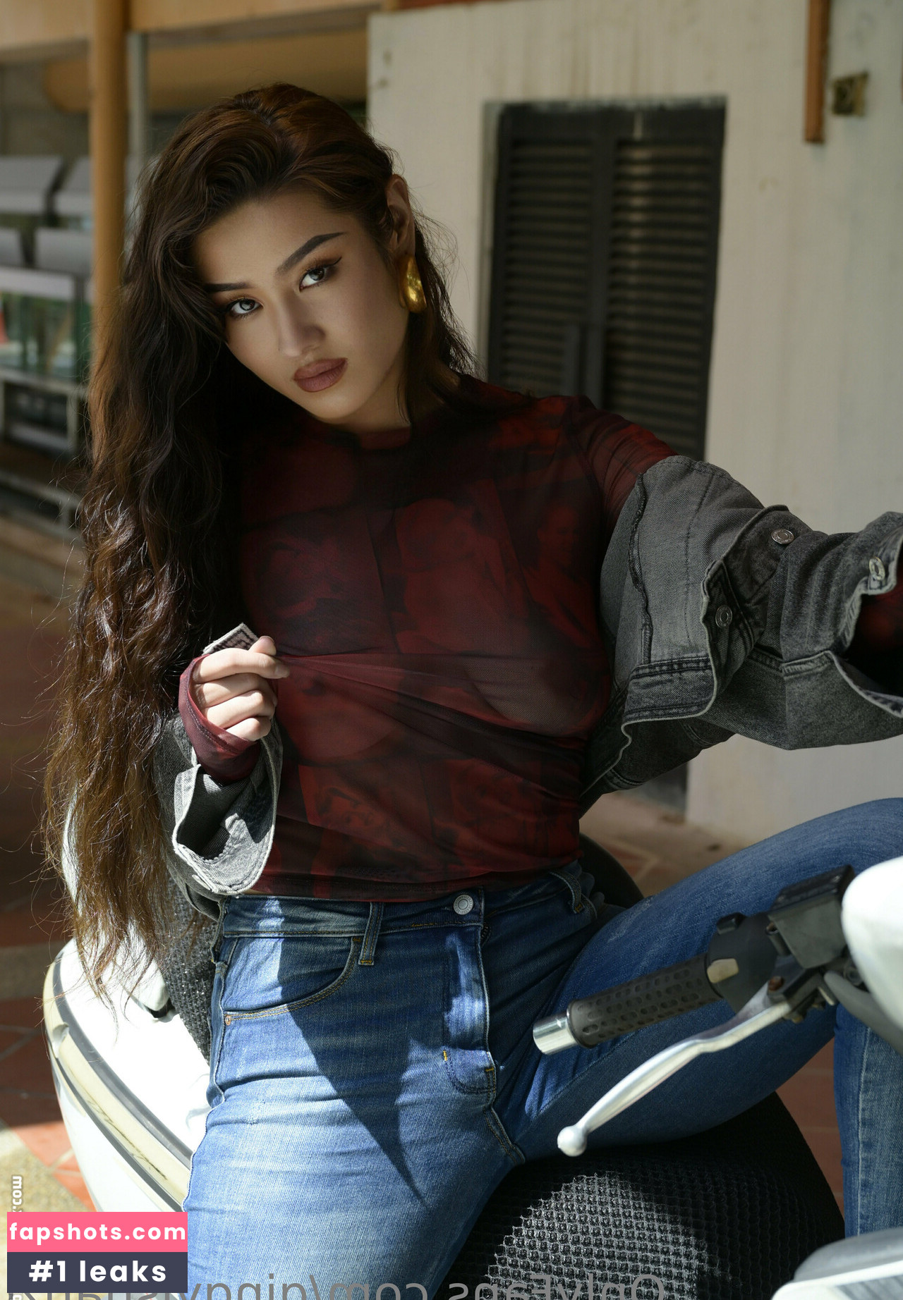 Amelie Qin gallery photo #20