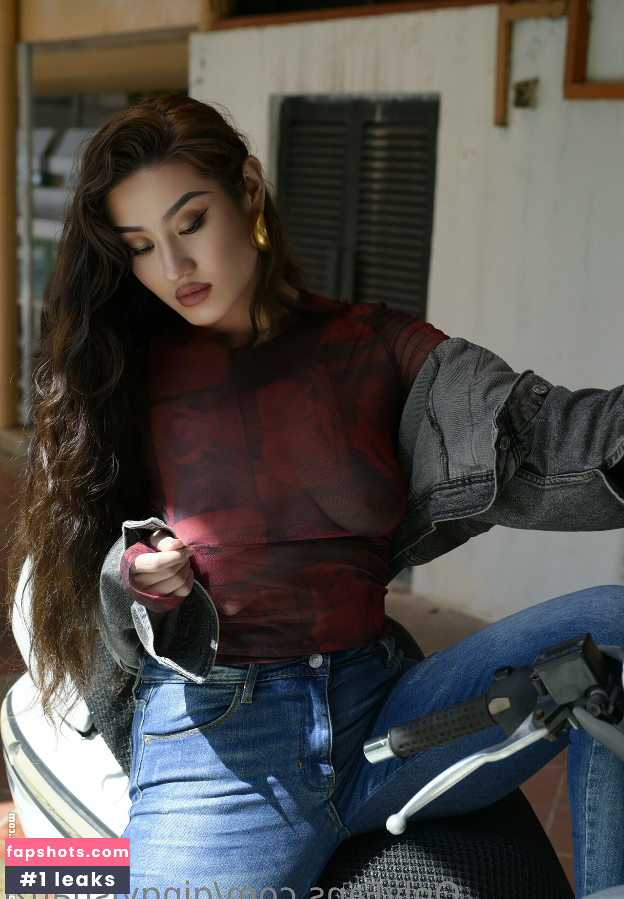 Amelie Qin gallery photo #4