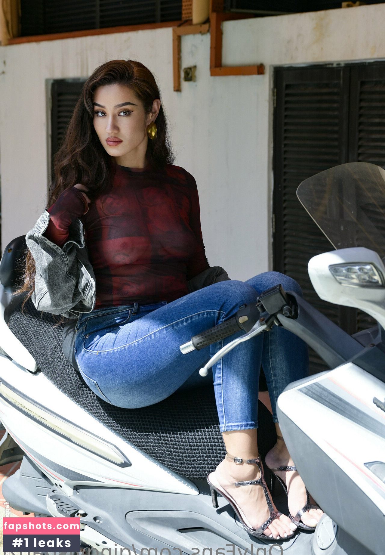 Amelie Qin gallery photo #10