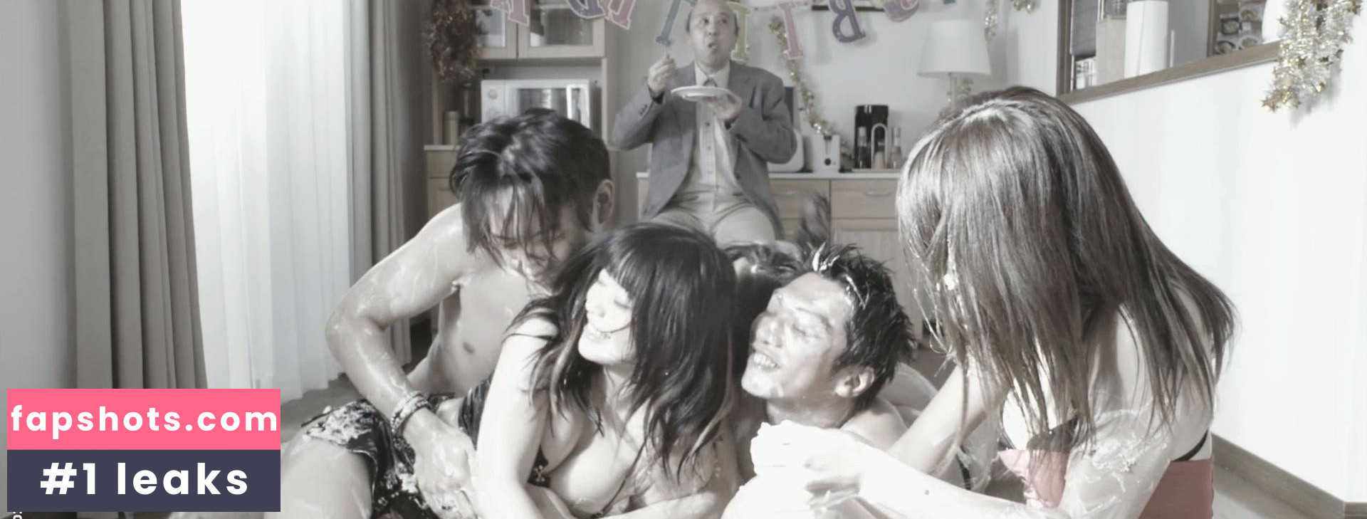 Ami Tomite gallery photo #2