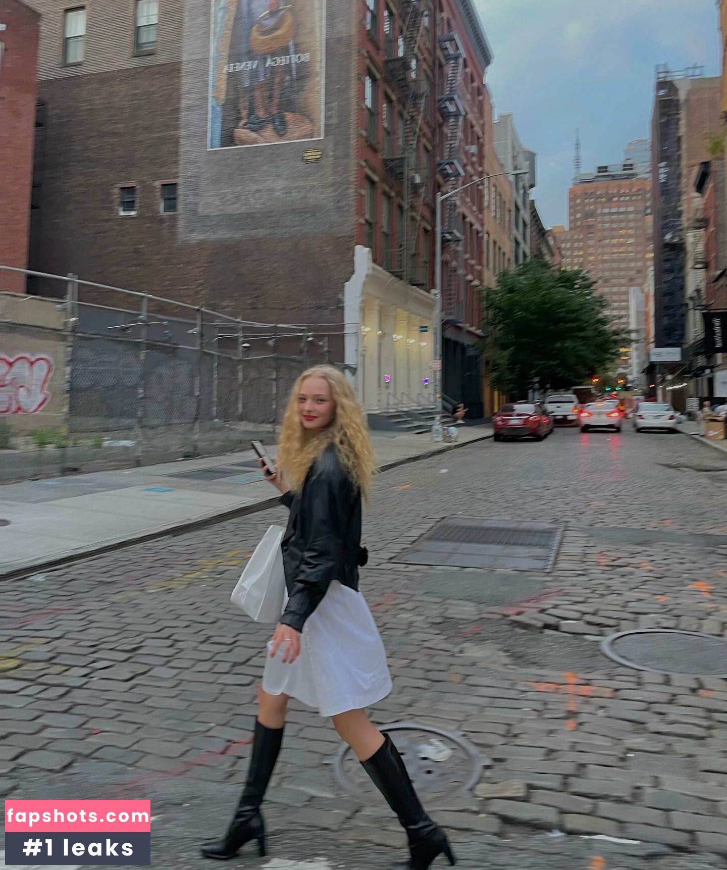 Amiah Miller gallery photo #2