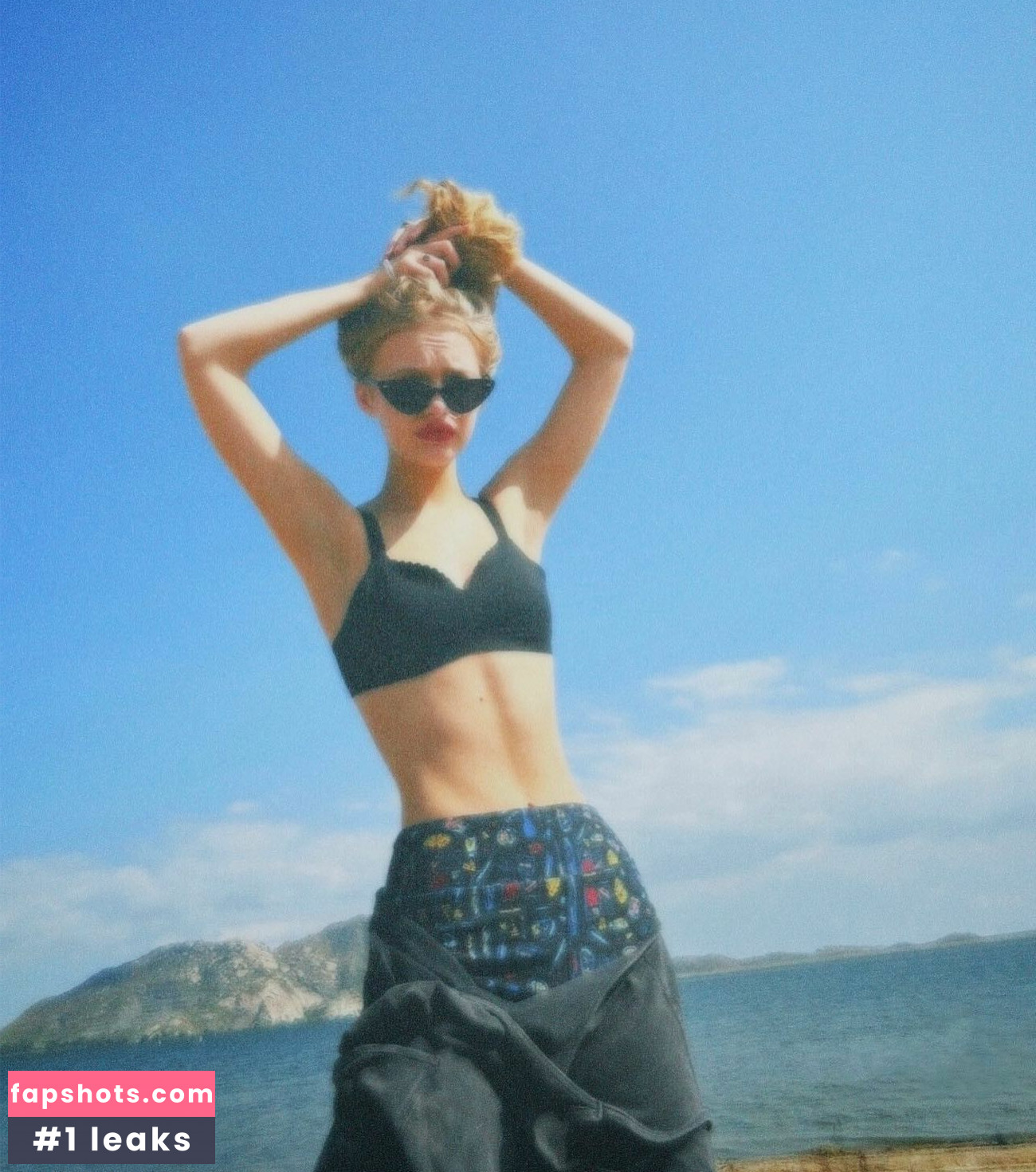 Amiah Miller nude babe gallery