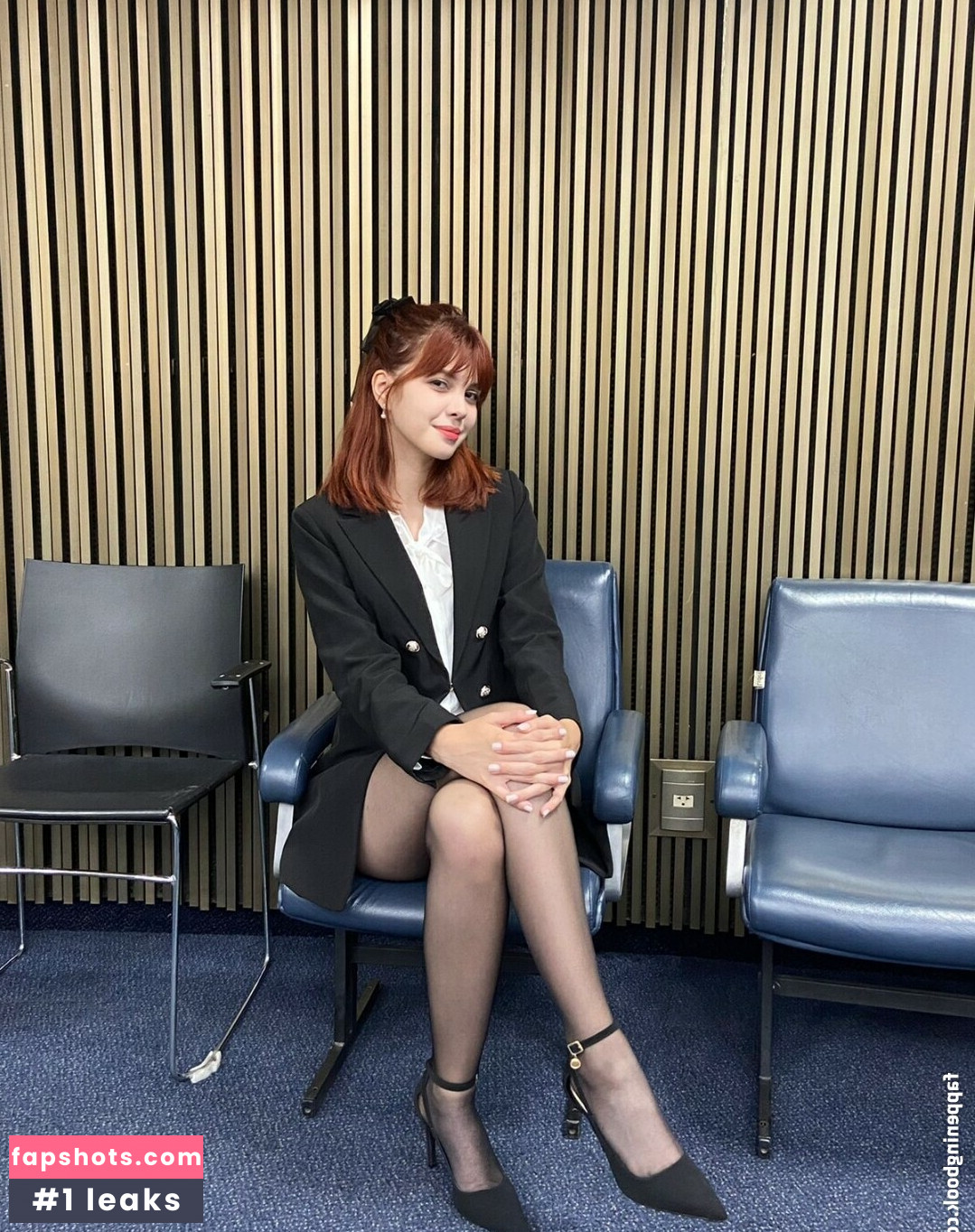 Amiguinha nude babe gallery