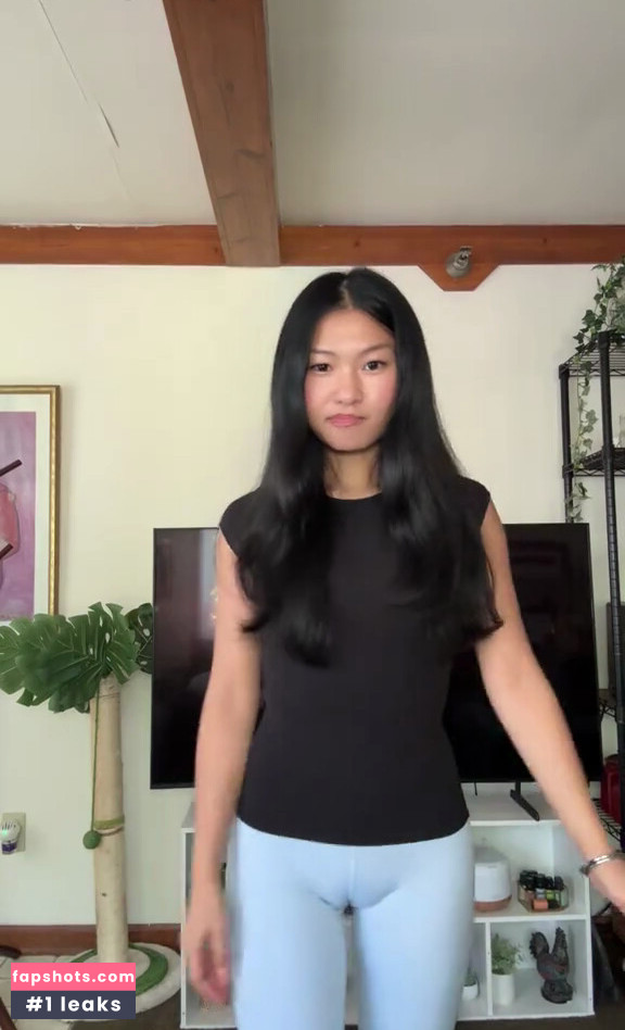 Amina Li gallery photo #9