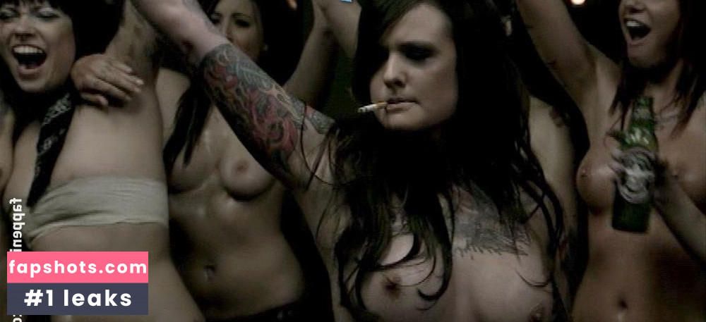 Amina Munster gallery photo #9