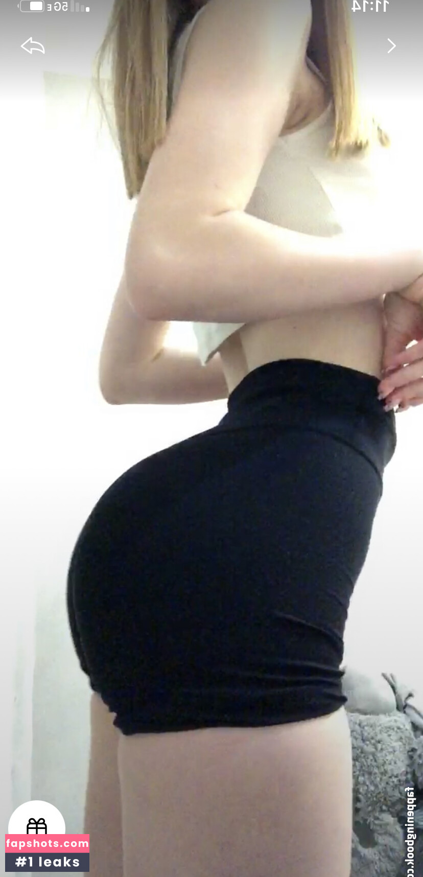 Amina gallery photo #2