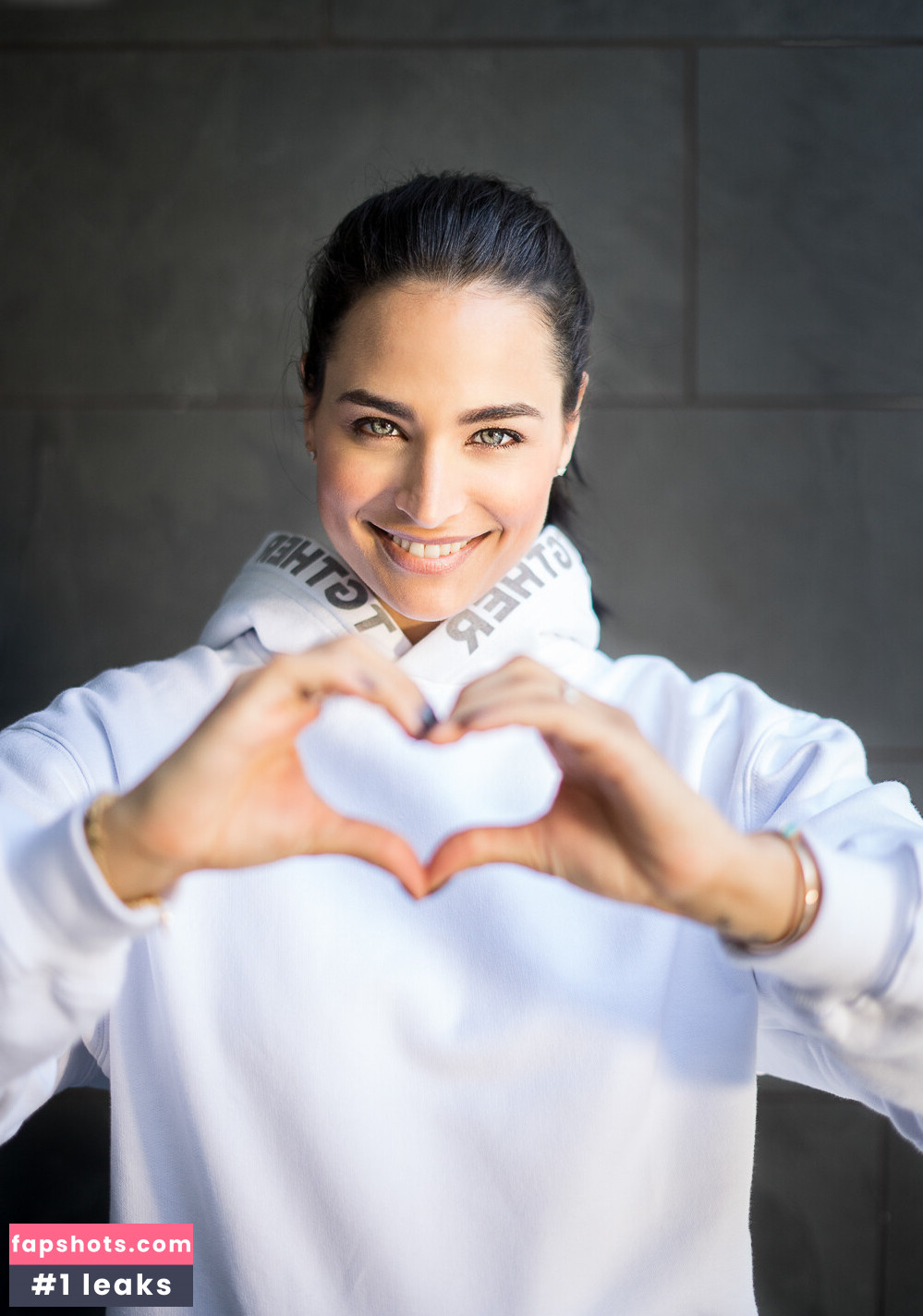 Amira Pocher gallery photo #21