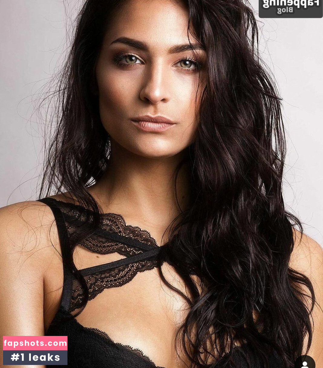 Amira Pocher gallery photo #7