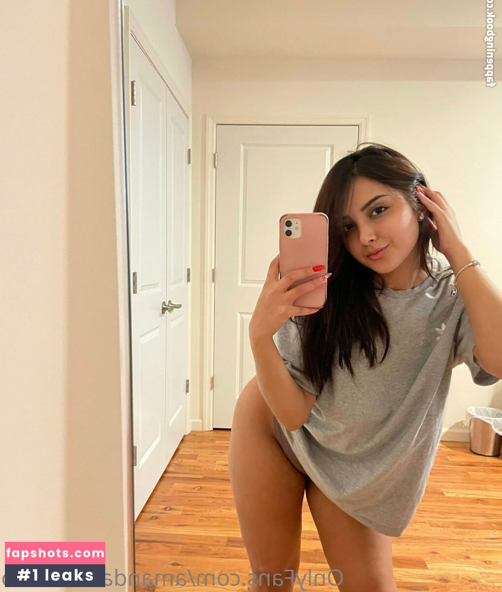 Amnda Mbrosio gallery photo #14