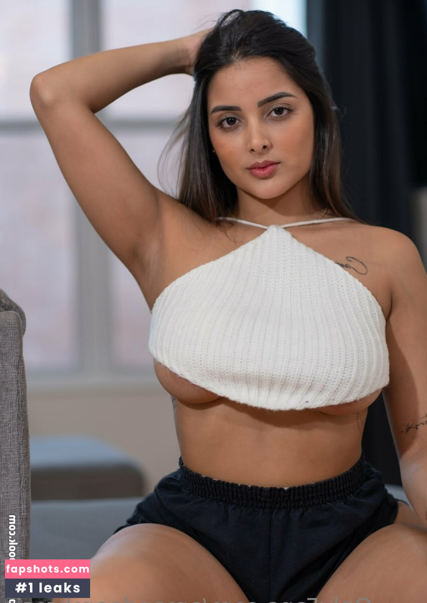 Amnda Mbrosio gallery photo #4